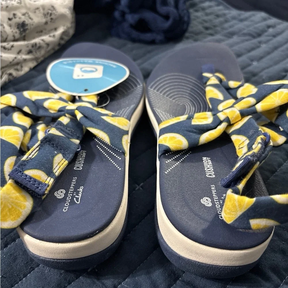 NWT Cloud STEPPERS by Clarks Jersey Sandals Arla Nicole Blue Lemons 8.5 - Picture 7 of 8